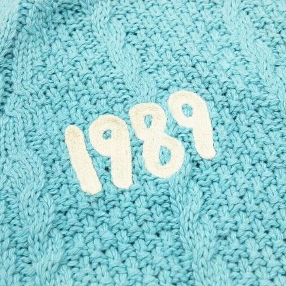 Taylor Swift Version 1989 Blue Chunky Knit Long Sleeve Cardigan Oversized XL/2XL - Picture 3 of 6
